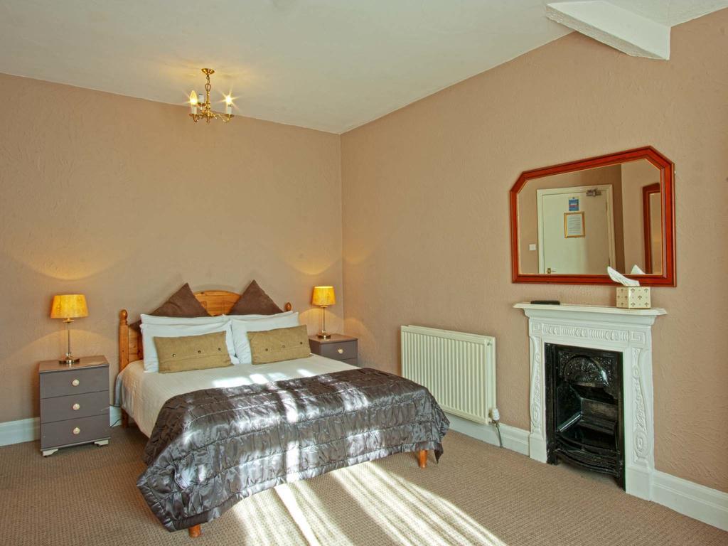 Monties Guest House - Adults Only Bowness-on-Windermere Eksteriør billede